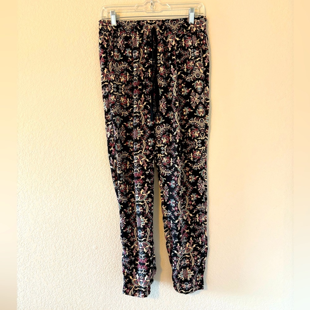 Floral Print Women's jogger style Pants w/pockets size Medium